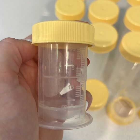 Breast milk bottles + 100 storage bags - Picture 8 of 10